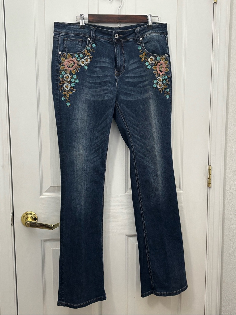 Grace in LA Women’s Jeans Size 32 Easy Fit Floral Embroidered Bootcut Western